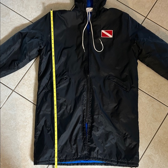 Swim, Surf, and Dive Hooded Parka with dive flag logo. Large. - Picture 6 of 8
